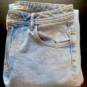 Light blue Zara Mom Jeans